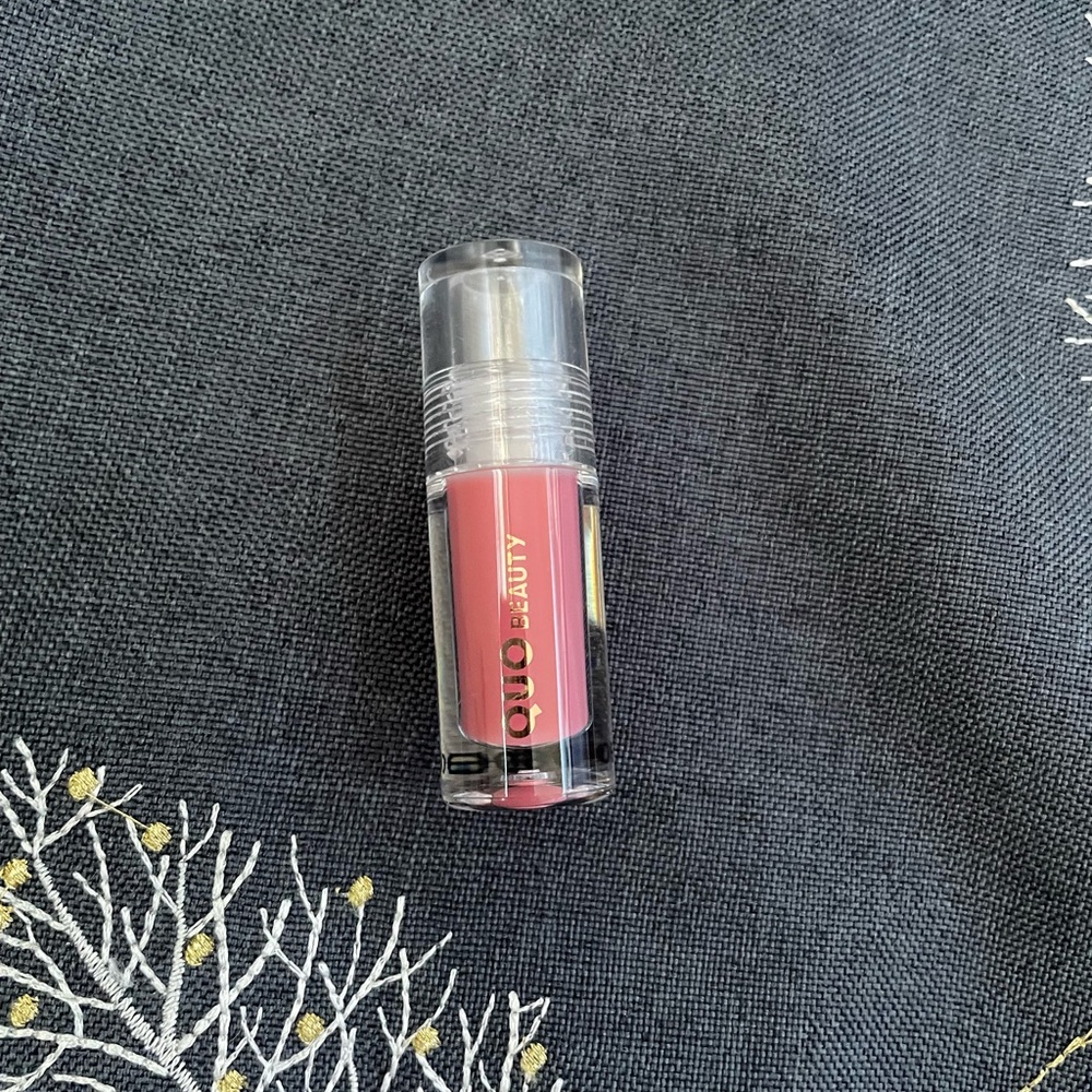 QUO LIP